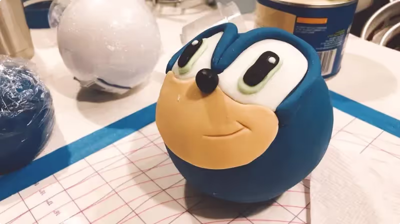 Decorated Sonic the Hedgehog themed cake made by the author during her cake decorating classes